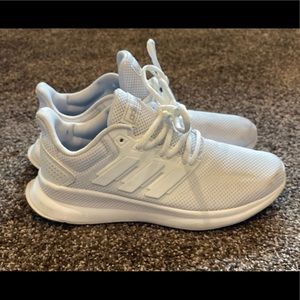 Adidas like new, worn only once! Size 6 TTS